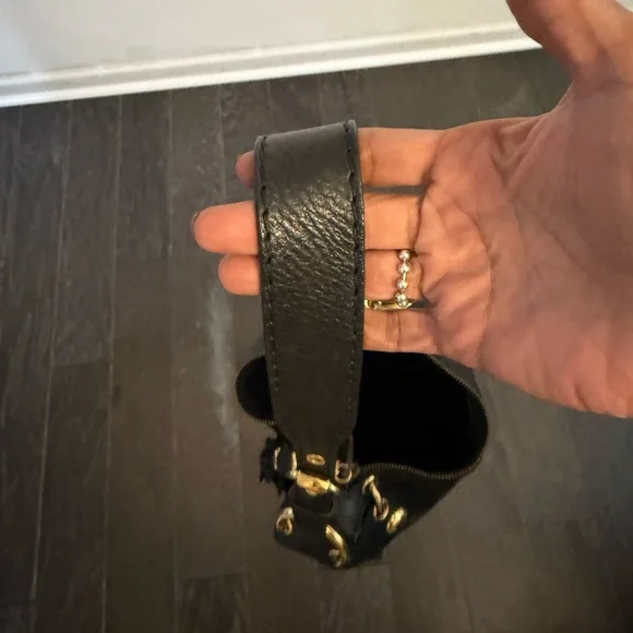 Gucci Black and Gold Shoulder Bag - Picture 2 of 10